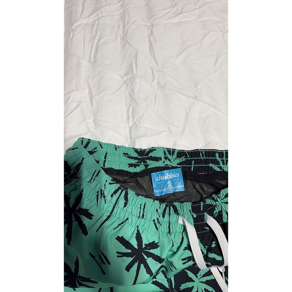 Chubbies Men Palm Tree Print Swim Shorts Green Black 5.5 Inseam Small